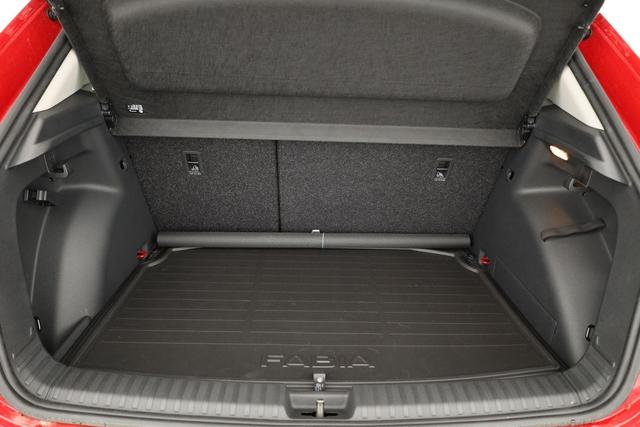 Skoda Fabia Selection 1.0 TSI DSG Selection, LED, Kamera, Side, ACC, Winter, Ladeboden, sofort 