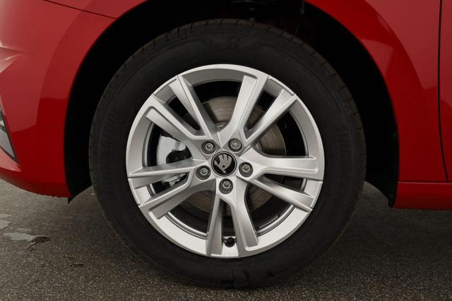 Skoda Fabia Selection 1.0 TSI DSG Selection, LED, Kamera, Side, ACC, Winter, Ladeboden, sofort 