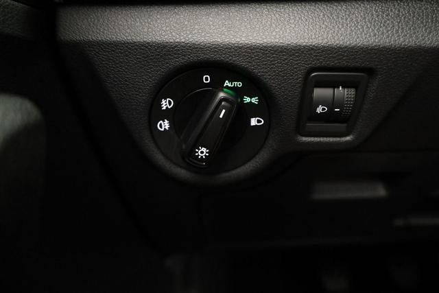 Skoda Kamiq Selection 1.0 TSI Selection, AHK, LED, Kamera, Ladeboden, Winter 