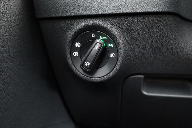 Skoda Karoq Selection 1.5 TSI DSG Selection, AHK, LED, Kamera, Winter, Ladeboden, 4 J.-Garantie 