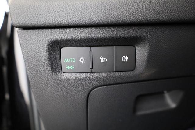 Skoda Octavia Combi 2.0 TSI 195 kW RS DSG, AreaView, Pano, AHK, Navi, Matrix, Side, Winter 
