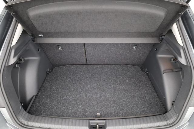 Skoda Fabia Selection 1.0 TSI DSG Selection, LED, Kamera, Side, ACC, Winter, Ladeboden, sofort 