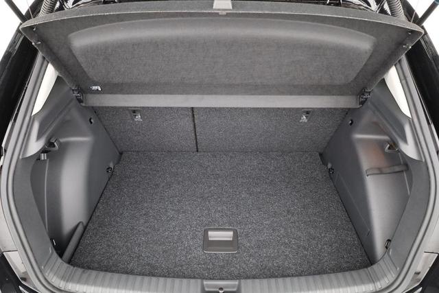 Skoda Fabia Selection 1.0 TSI Selection, AHK, Tempomat, Ladeboden, Park, Winterpaket, SmartLink, 4-J Garantie 