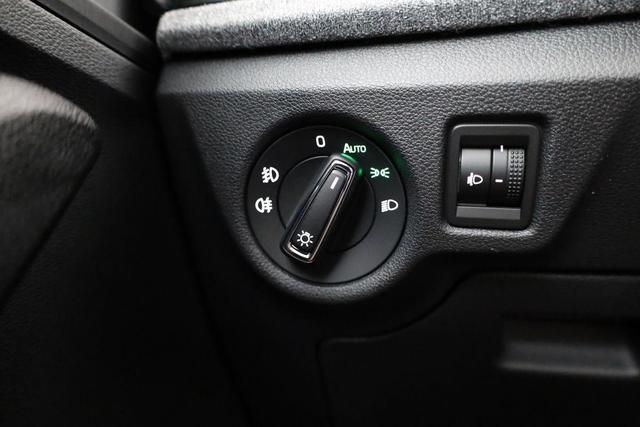 Skoda Kamiq Selection 1.5 TSI DSG Selection, LED, Kamera, Ladeboden, Winter, 16-Zoll 