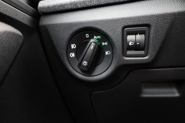 Skoda Kamiq Selection 1.0 TSI DSG Selection, AHK, LED, Kamera, Winter, 16-Zoll, 4 J.-Garantie 