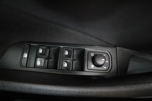 Skoda Kamiq Selection 1.5 TSI DSG Selection, LED, Kamera, Ladeboden, Winter, 16-Zoll 