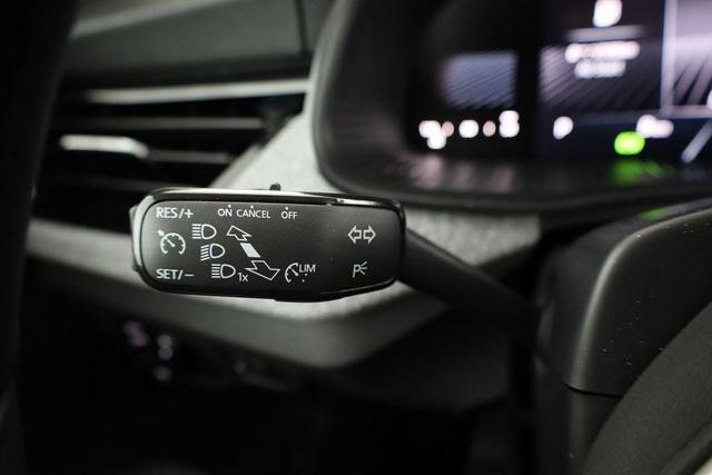 Skoda Kamiq Selection 1.5 TSI DSG Selection, LED, Kamera, Ladeboden, Winter, 16-Zoll 