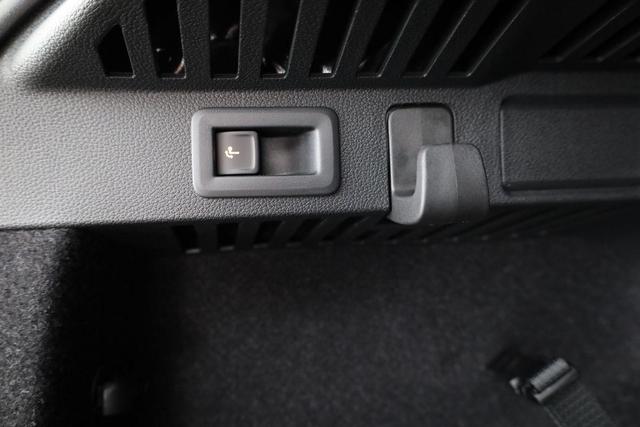Skoda Kamiq Selection 1.5 TSI DSG Selection, AHK, LED, Kamera, Ladeboden, Winter, 16-Zoll 