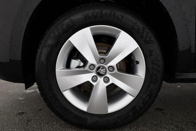 Skoda Kamiq Selection 1.5 TSI DSG Selection, AHK, LED, Kamera, Ladeboden, Winter, 16-Zoll 