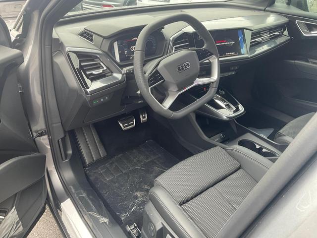 Audi Q4 e-tron - 45 basis quattro S-LINE quattro, AHK, Navi, Matrix, Komfort, Side, Kamera, el. Klappe, Winter. 20-Zoll