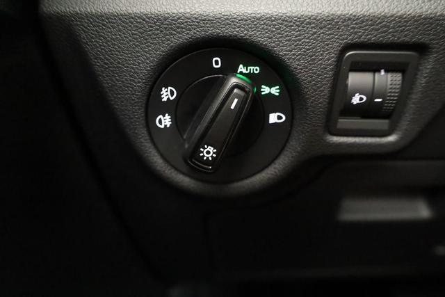 Skoda Kamiq Selection 1.5 TSI DSG Selection, AHK, LED, Kamera, Ladeboden, Winter, 16-Zoll 