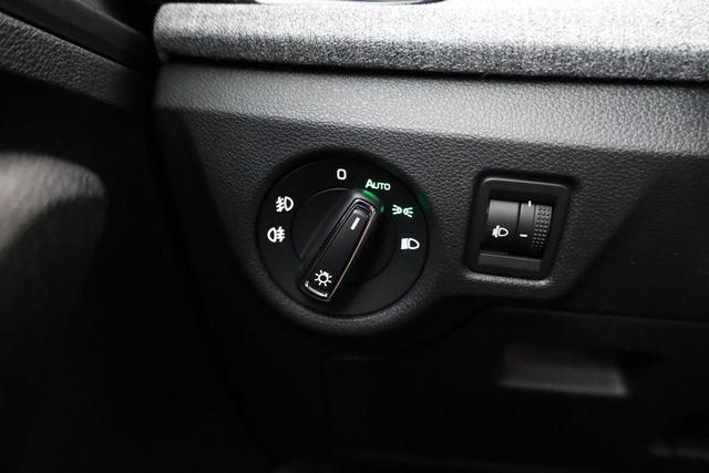 Skoda Kamiq Selection 1.5 TSI DSG Selection, AHK, LED, Kamera, Ladeboden, Winter, 16-Zoll 