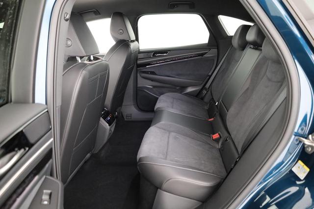 Volkswagen ID.7 Limousine Pro 210 kW Black, HuD, IQ.Light, IQ.Drive, AreaView, Side, Winter, 20-Zoll 