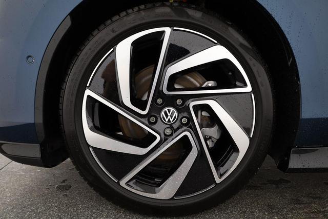 Volkswagen ID.7 Limousine Pro 210 kW Black, HuD, IQ.Light, IQ.Drive, AreaView, Side, Winter, 20-Zoll 