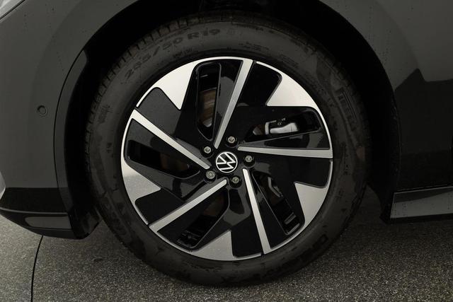 Volkswagen ID.7 Limousine Pro 210 kW Black, AHK, HuD, IQ.Light, IQ.Drive, AreaView, Side, Winter, 19-Zoll 