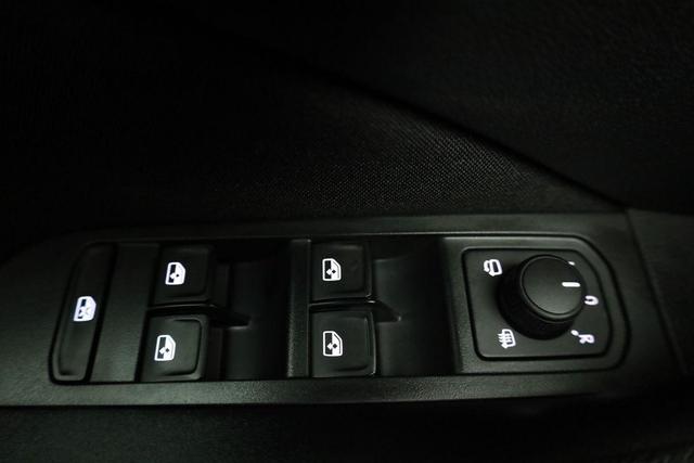 Skoda Kamiq Selection 1.5 TSI DSG Selection, AHK, LED, Kamera, Ladeboden, Winter, 16-Zoll 