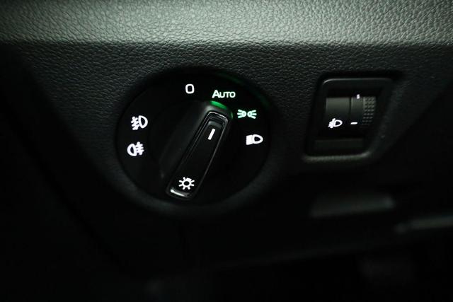 Skoda Kamiq Selection 1.5 TSI DSG Selection, AHK, LED, Kamera, Ladeboden, Winter, 16-Zoll 