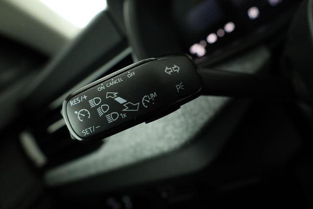 Skoda Kamiq Selection 1.5 TSI DSG Selection, AHK, LED, Kamera, Ladeboden, Winter, 16-Zoll 