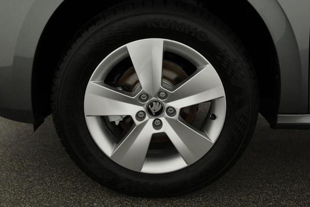 Skoda Kamiq Selection 1.5 TSI DSG Selection, AHK, LED, Kamera, Ladeboden, Winter, 16-Zoll 