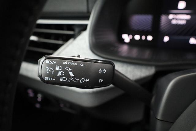Skoda Kamiq Selection 1.5 TSI DSG Selection, AHK, LED, Kamera, Ladeboden, Winter, 16-Zoll 