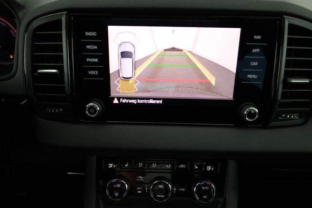 Skoda Karoq Sportline 4x4 2.0 TSI DSG Sportline, Pano, AHK, Navi, Matrix, Side, Winter, 5 J.-Garantie 