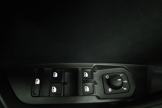 Skoda Karoq Sportline 4x4 2.0 TSI DSG Sportline, Pano, AHK, Navi, Matrix, Side, Winter, 5 J.-Garantie 