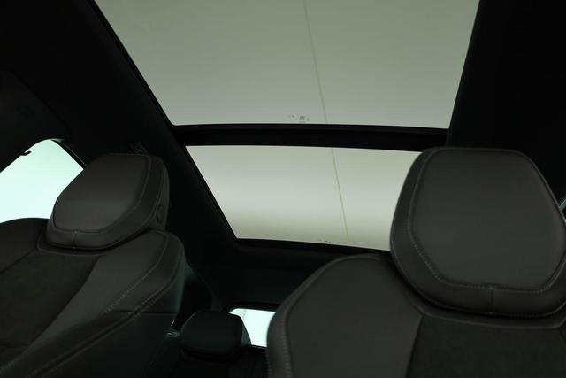 Skoda Karoq Sportline 4x4 2.0 TSI DSG Sportline, Pano, AHK, Navi, Matrix, Side, Winter, 5 J.-Garantie 