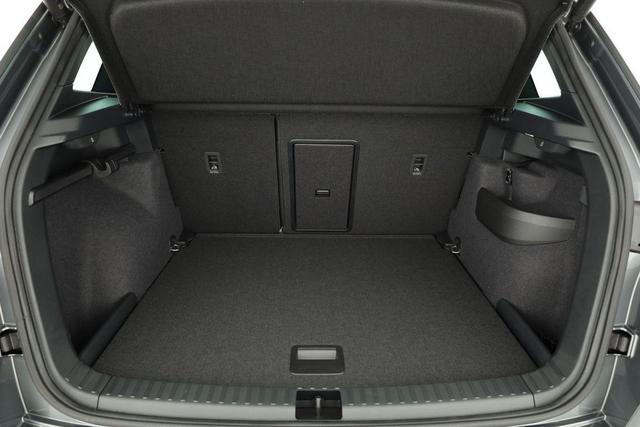 Skoda Karoq Sportline 4x4 2.0 TSI DSG Sportline, Pano, AHK, Navi, Matrix, Side, Winter, 5 J.-Garantie 