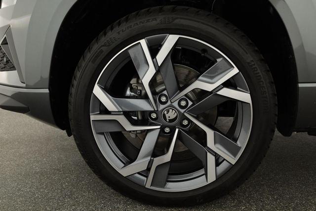 Skoda Karoq Sportline 4x4 2.0 TSI DSG Sportline, Pano, AHK, Navi, Matrix, Side, Winter, 5 J.-Garantie 