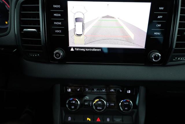 Skoda Karoq Sportline 4x4 2.0 TSI DSG Sportline, Pano, AHK, Navi, Matrix, Side, Winter, 5 J.-Garantie 