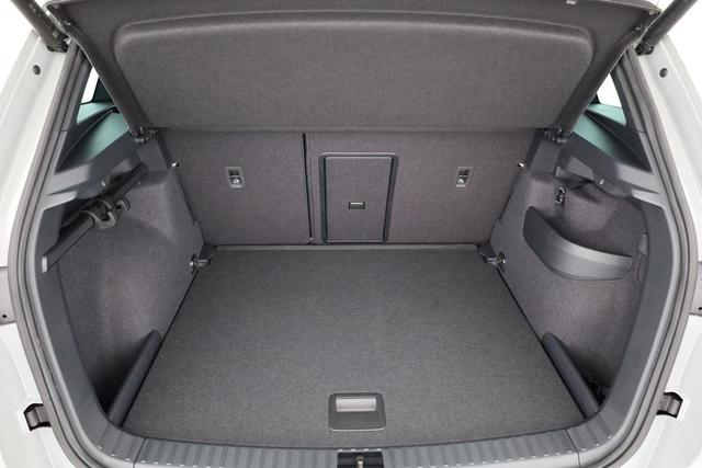 Skoda Karoq Sportline 4x4 2.0 TSI DSG Sportline, Pano, AHK, Navi, Matrix, Side, Winter, 5 J.-Garantie 