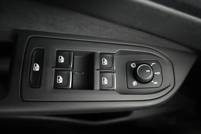 Volkswagen Golf Variant 1.5 TSI 110 kW R-Line VIII R-LINE, AHK, easyOpen, Kamera, LED-Plus, 3-J Garantie 