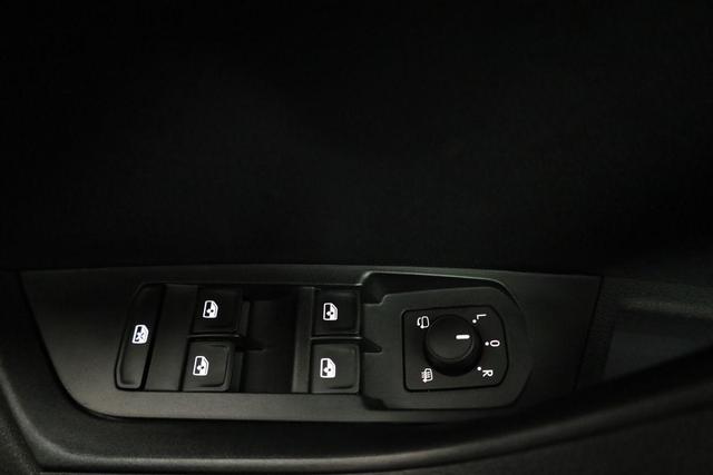 Skoda Karoq Selection 4x4 2.0 TDI DSG Selection, AHK, LED, Kamera, Winter, 4 J.-Garantie 