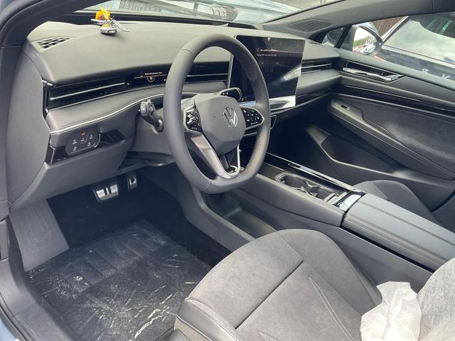 Volkswagen ID.7 Kombi - Pro 210 kW Tourer Black, AHK, HuD, IQ.Light, IQ.Drive, AreaView, Side, Winter, 19-Zoll