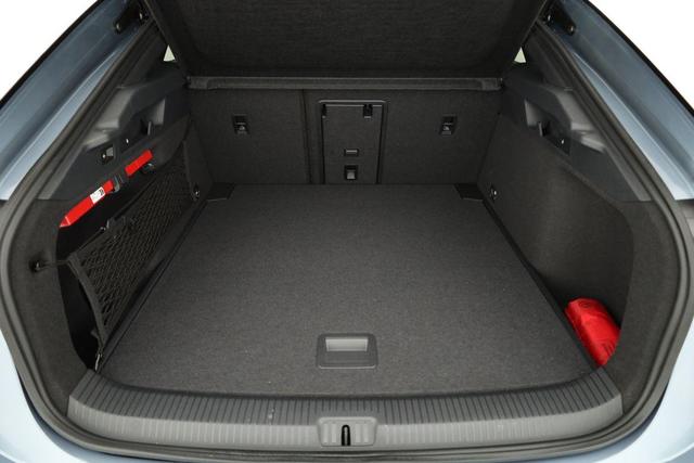 Volkswagen ID.7 Limousine Pro 210 kW Black, AHK, HuD, IQ.Light, IQ.Drive, AreaView, Side, Winter, 19-Zoll 