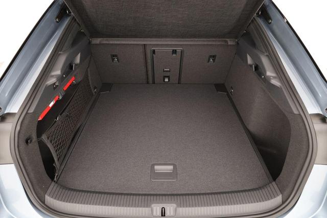 Volkswagen ID.7 Limousine Pro 210 kW Black, AHK, HuD, IQ.Light, IQ.Drive, AreaView, Side, Winter, 20-Zoll 