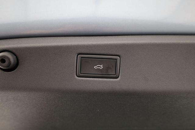 Volkswagen ID.7 Limousine Pro 210 kW Black, AHK, HuD, IQ.Light, IQ.Drive, AreaView, Side, Winter, 20-Zoll 