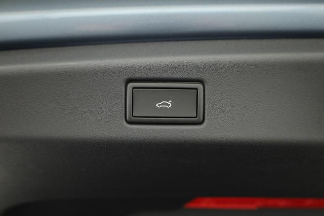 Volkswagen ID.7 Kombi Pro 210 kW Tourer Black, AHK, HuD, IQ.Light, IQ.Drive, AreaView, Side, Winter, 19-Zoll 