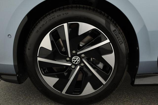 Volkswagen ID.7 Kombi Pro 210 kW Tourer Black, AHK, HuD, IQ.Light, IQ.Drive, AreaView, Side, Winter, 19-Zoll 