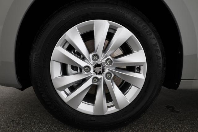 Skoda Octavia Combi 2.0 TDI 110 kW Selection DSG Selection, Navi, AHK, el. Klappe, 5-J Garantie 
