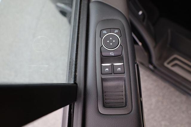 Ford Tourneo Custom 320 L1 Titanium X 2.0, 8-Sitzer, AHK, Navi, Leder, FS-beheizbar, Standheizung 
