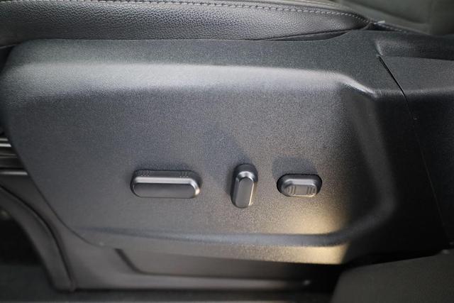 Ford Tourneo Custom 320 L1 Titanium X 2.0, 8-Sitzer, AHK, Navi, Leder, FS-beheizbar, Standheizung 