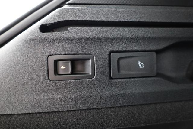 Volkswagen ID.7 Kombi Pro 210 kW Tourer Black, AHK, HuD, IQ.Light, IQ.Drive, AreaView, Side, Winter, 19-Zoll 