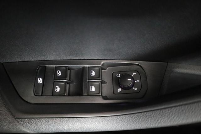 Skoda Karoq Selection 2.0 TDI DSG 4x4 Selection, AHK, Navi, LED, Kamera, Winter, el. Klappe, 4 J.-Garantie 