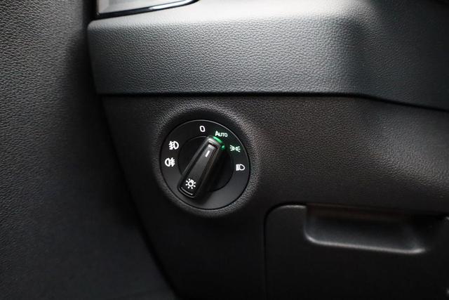 Skoda Karoq Selection 2.0 TDI DSG 4x4 Selection, AHK, Navi, LED, Kamera, Winter, el. Klappe, 4 J.-Garantie 