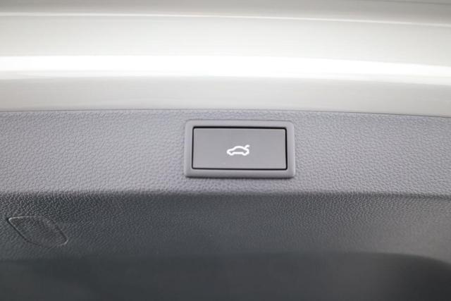 Skoda Karoq Selection 2.0 TDI DSG 4x4 Selection, AHK, Navi, LED, Kamera, Winter, el. Klappe, 4 J.-Garantie 