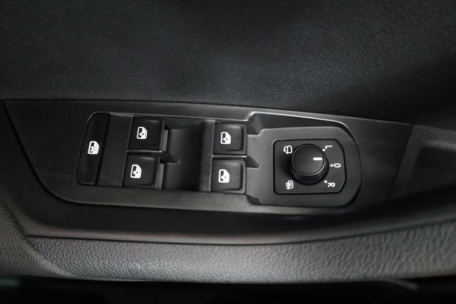Skoda Karoq Selection 4x4 2.0 TDI DSG Selection, AHK, Navi, LED, Kamera, Winter, el. Klappe, 4 J.-Garantie 