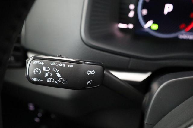 Skoda Karoq Selection 4x4 2.0 TDI DSG Selection, AHK, Navi, LED, Kamera, Winter, el. Klappe, 4 J.-Garantie 