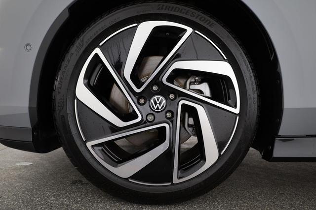 Volkswagen ID.7 Limousine Pro 210 kW Black, HuD, IQ.Light, IQ.Drive, AreaView, Side, Winter, 20-Zoll 