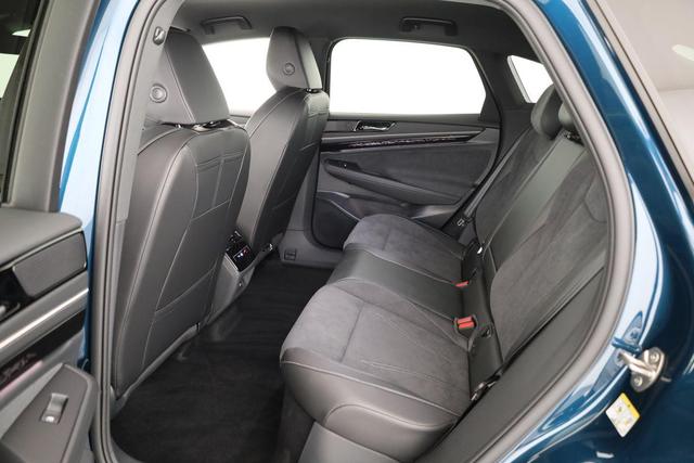 Volkswagen ID.7 Limousine Pro 210 kW Black, AHK, HuD, IQ.Light, IQ.Drive, AreaView, Side, Winter, 20-Zoll 
